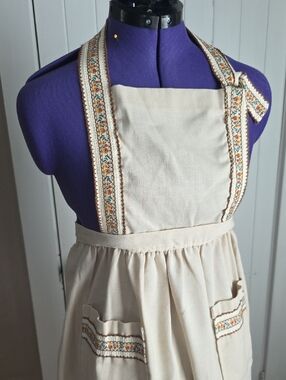 Cream Embroidered Cotton Apron with Floral Trim